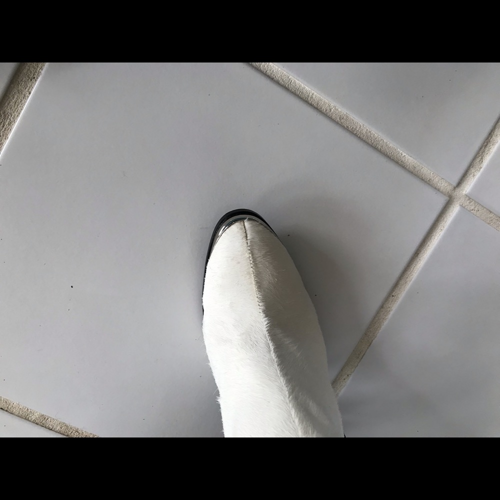 EUC VICTORIA SECRET HAIR ANS SWEDE BOOTIES - Picture 7 of 7